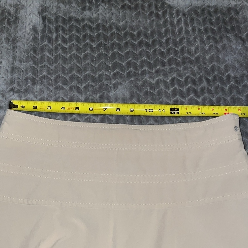 Women's‎ Izod Tan Adjustable Flow Golf Skort Size 10. - Picture 9 of 10